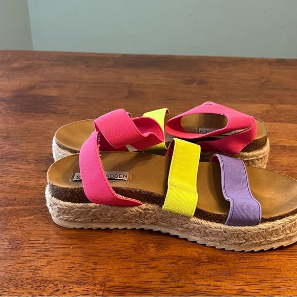 Steve Madden wedge elastic multicolor strap sandals size 2 - Picture 3 of 10